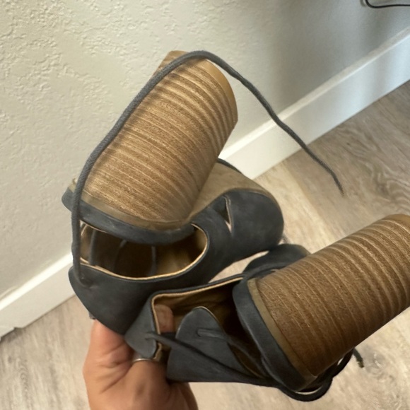 Kenneth Cole Slip On Open Toe Blue/Beige Block Heel Leather Size 7M - Picture 3 of 14